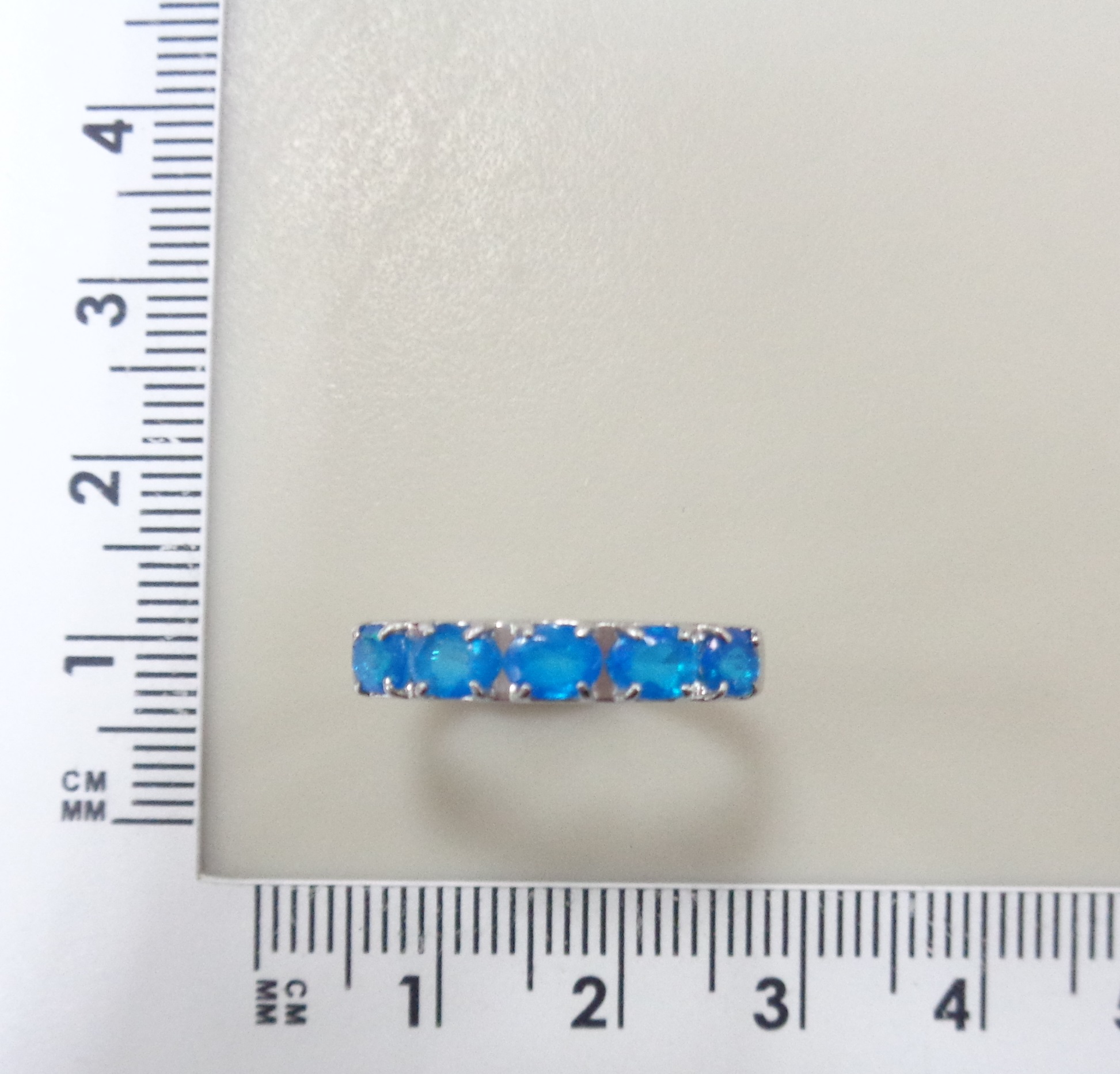 Серебряное кольцо с голубыми опалами